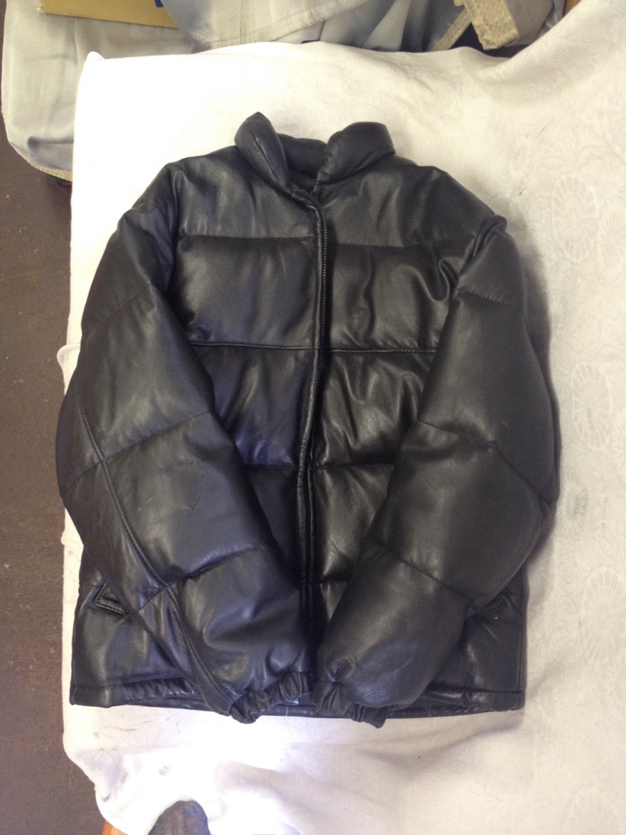 革ジャケット　傷　A1　ソファー、鞄、バッグ、修理、張替、黒ずみ汚れ、クリーニング、色移り、擦り傷、染め直し